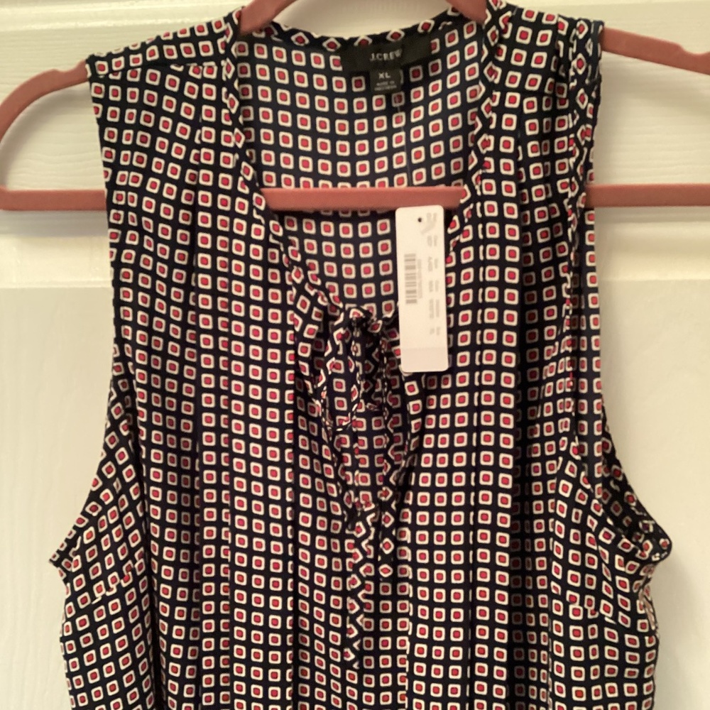 J. Crew sleeveless Tie neck top. Size xL NWT.
